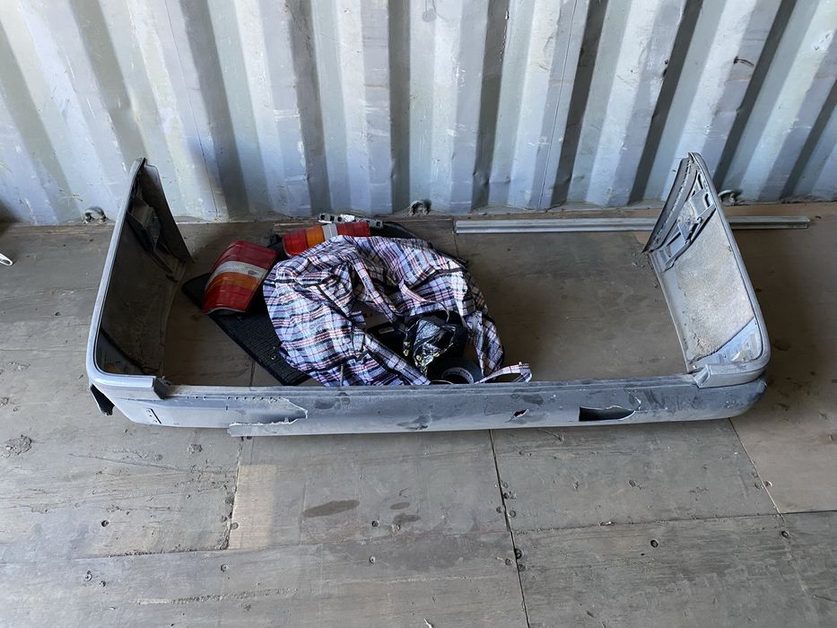 Продам бампер на универсал. Есть дефект