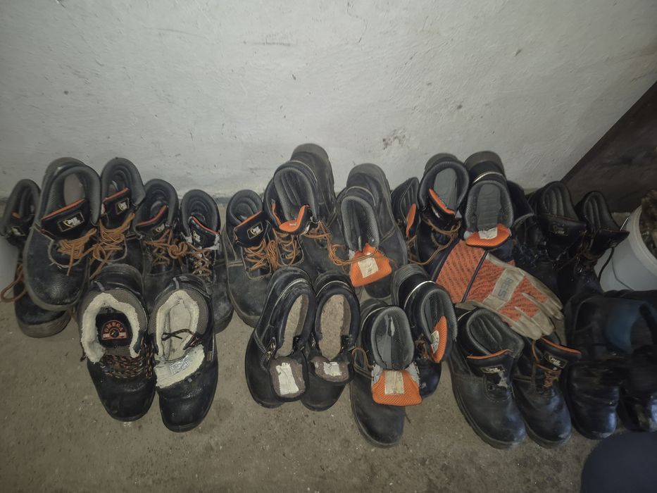 Специальная обувь и каски