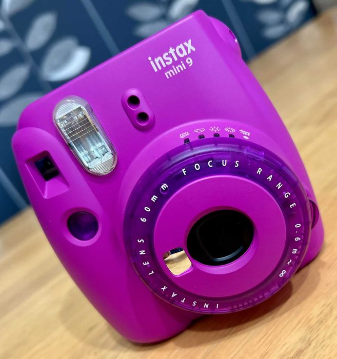 Aparat foto Fujifilm Instax Mini 9 – Fotografii instant și distracție!