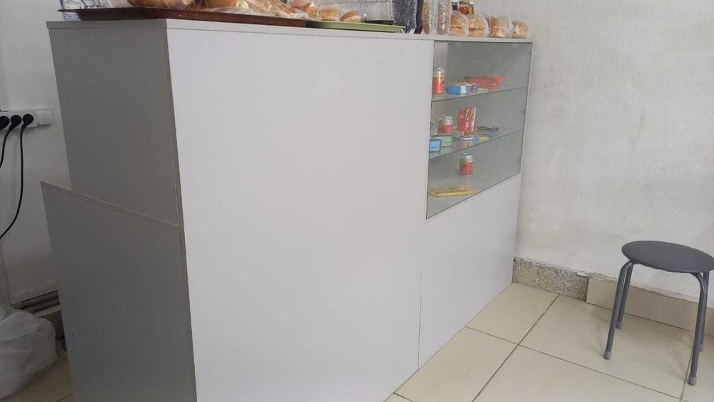 Продается стол и табуретки