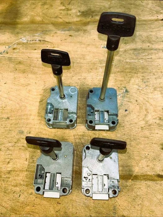 4x LAGARD 2270 Сейфови брави с по един ключ всяка