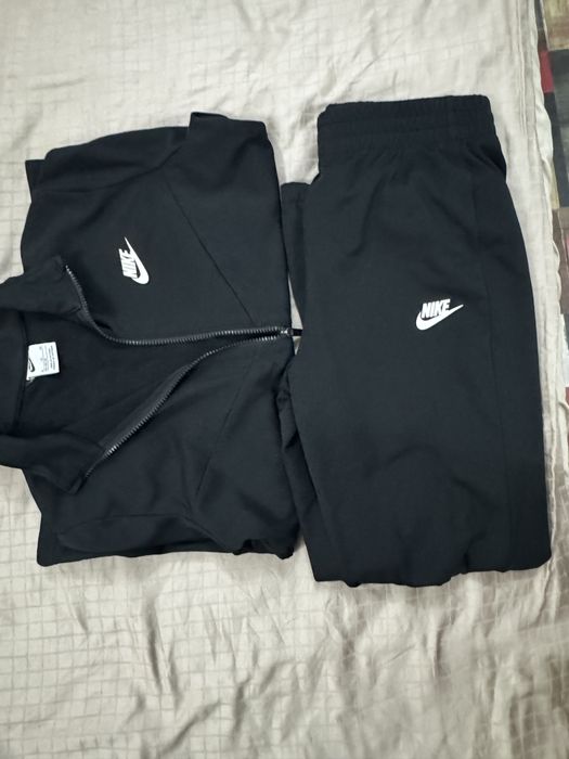 Nike (Найк) оригинален юношески сет – анцуг и 2 тениски, размер 160-168 см