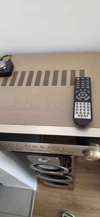 Vând boxe  ,statie Akai