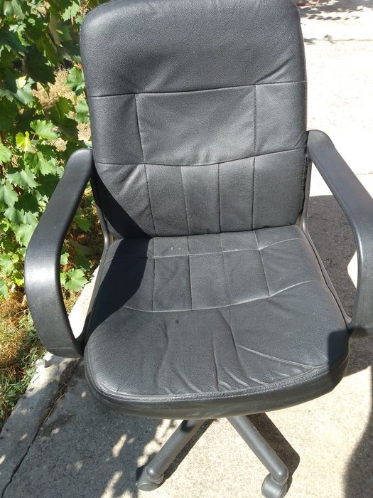 Scaun de birou foarte bine intretinut