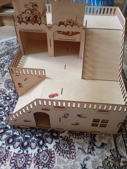 Продаю деревянный гараж.