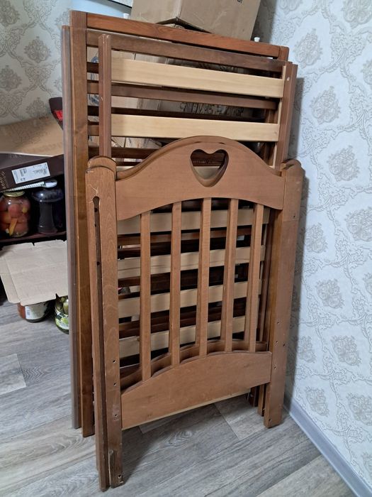 Кроватка плюс вещи в подарок