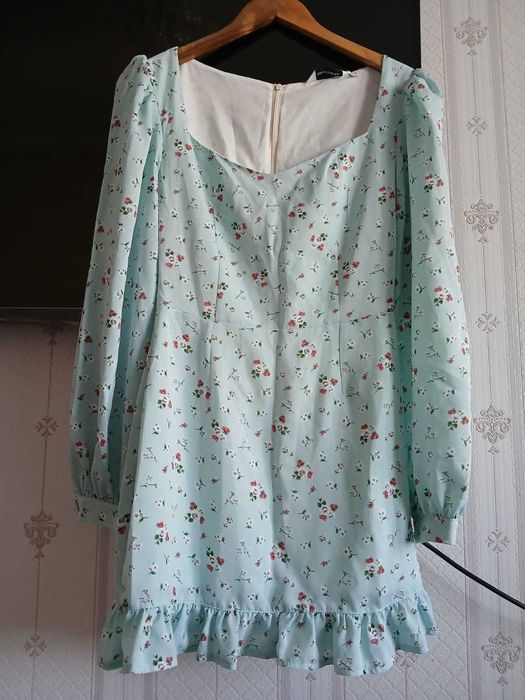 платья нарядные S,М,L размеров