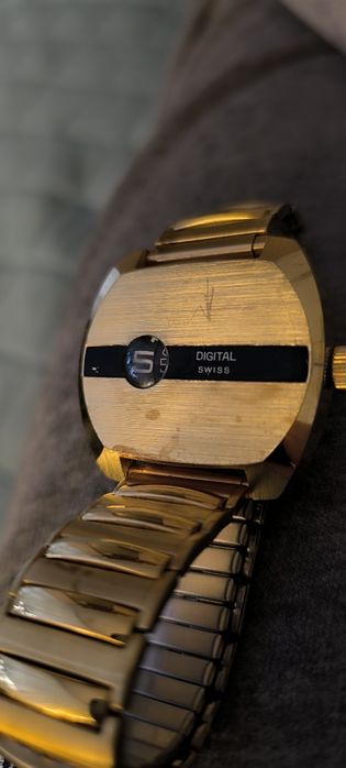 Ceas mecanic tip "Jump hour" Digital  Swiss