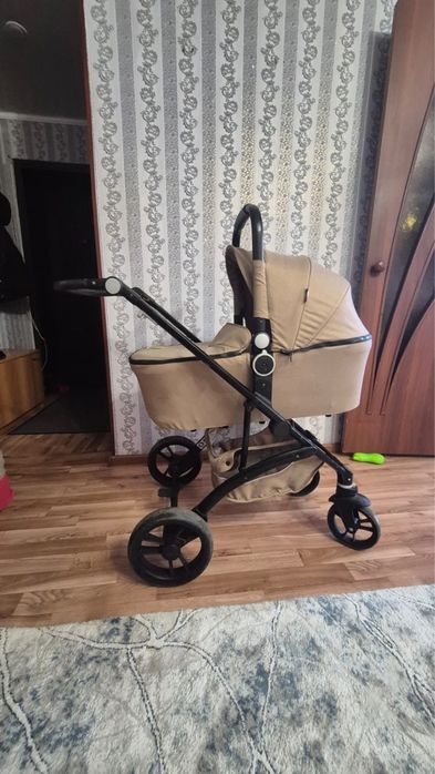 Детский коляска, стульчик для кормления