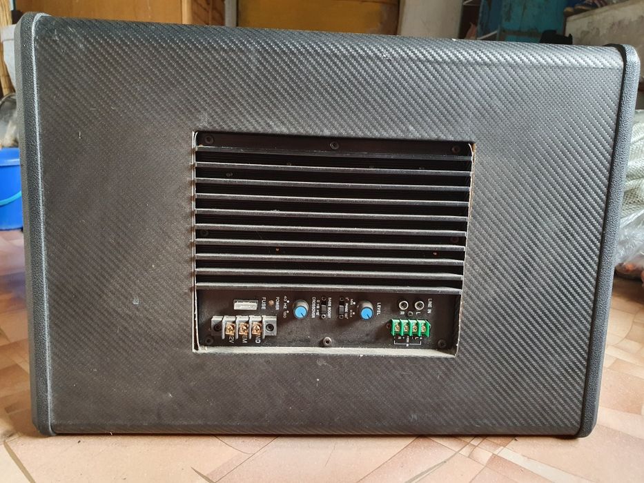 Продам сабвуфер активный