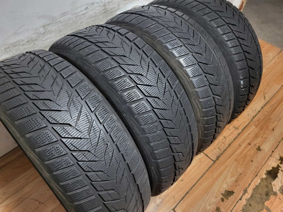 235/55/19 Vredestein / зимни гуми