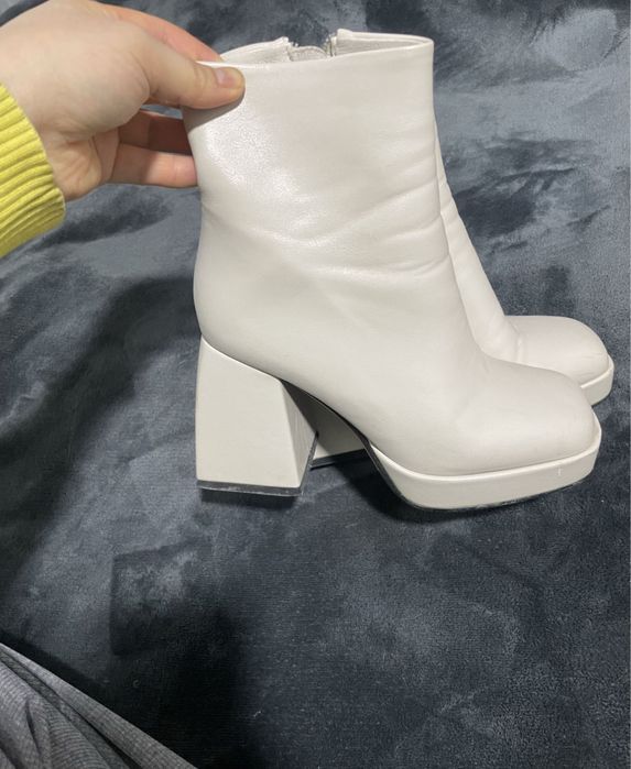 женский сапошка беллый