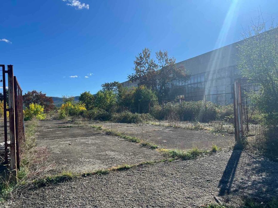 Продава се Промишлена сграда в Казанлък - 16466 кв.м за 93 €/кв.м - Снимка #22