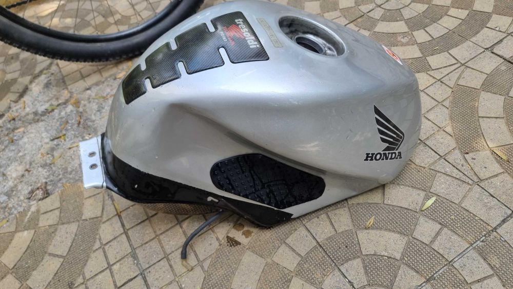 Honda VFR 1998 - 2001 5th gen - резервоар части