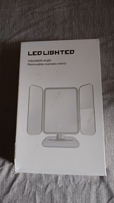 Oglindă machiaj/cosmetică cu LED, pliabilă (colț spart )