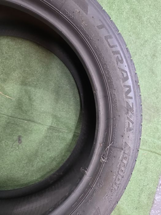 225 50 18 vara bridgestone