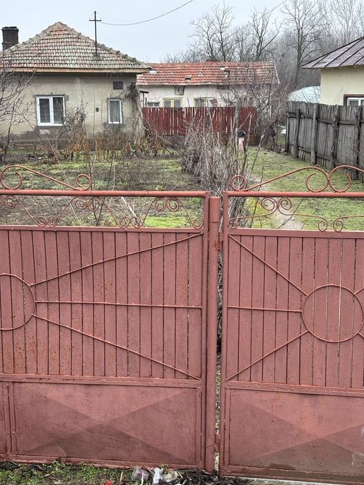 Teren cu casă și anexe gospodărești