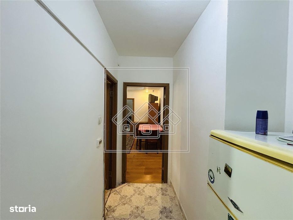 Ap cu 2 camere, balcon - Zona Cedonia