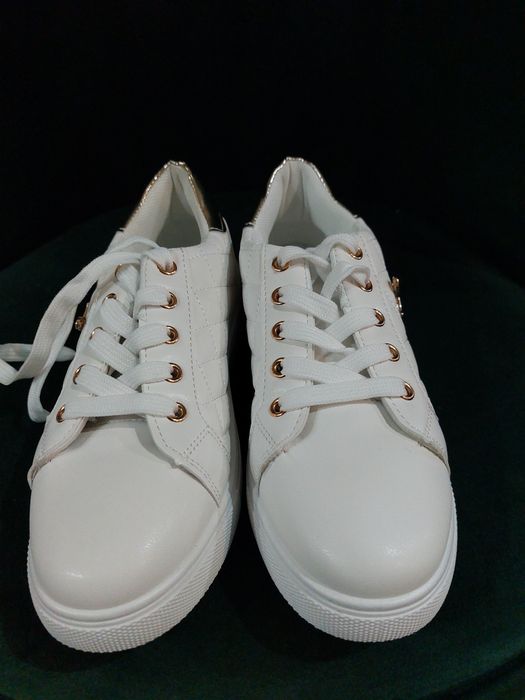 Бели Кецове със златно