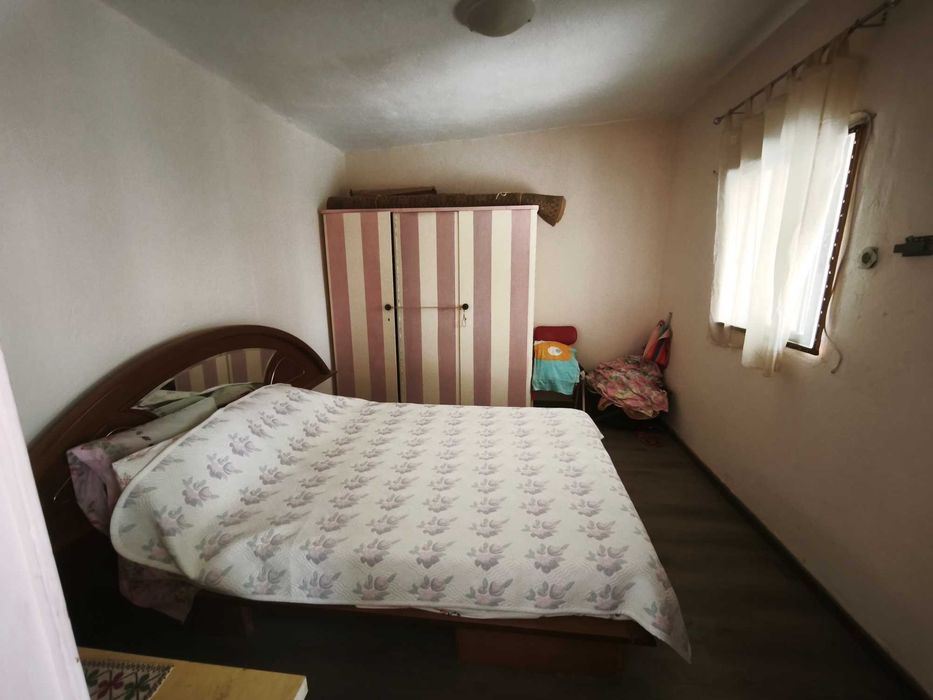 Продава многостайна къща 70 м2 с 2 парцела 330 м2 в Аспровалта, Гърция