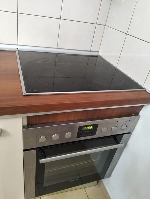 Plită vitroceramică + cuptor electric încorporabil Bauknecht – stare bună