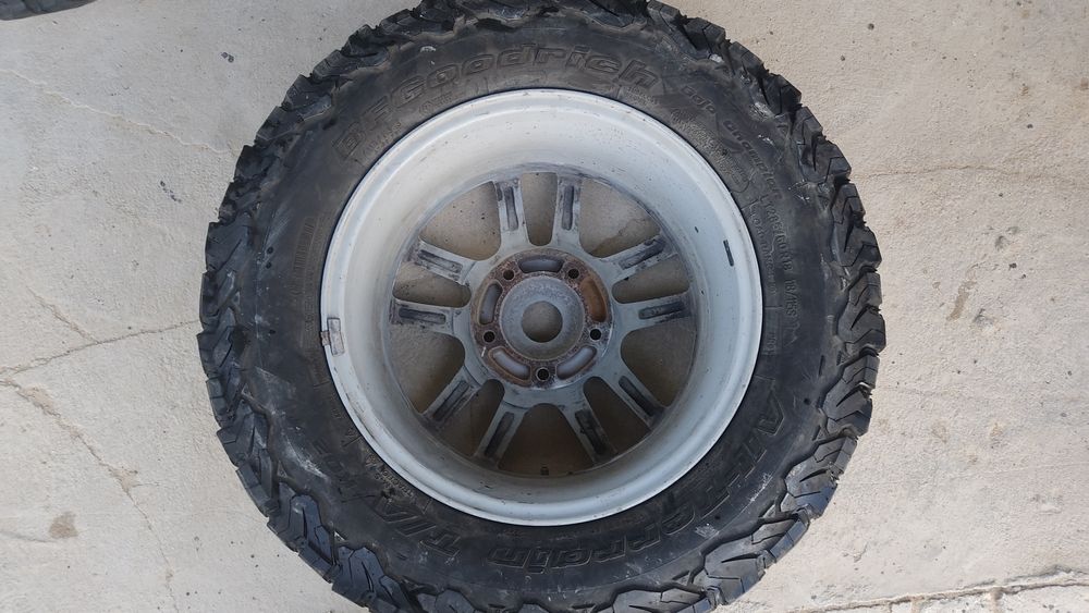 Шина внедорожник сатылады.