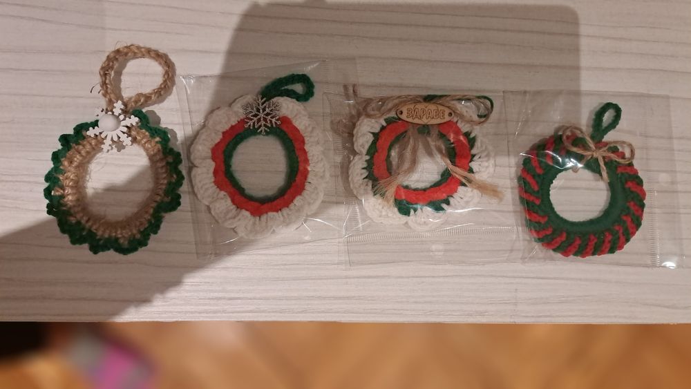 Плетени коледни играчки