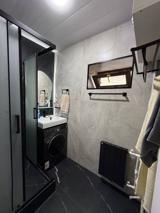 ПРОДАЕТСЯ 2 в 3-х комнатная квартира для семьи 77 серия AU