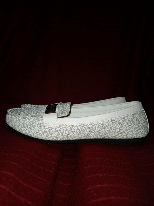 Из США ,красивые, современные белые лоферы от бренда Marc Daisy Fuente