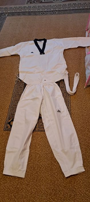 Продаётся кимоно  адидас