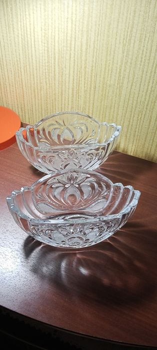 Продам два хрустальных салатника