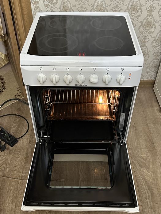 Стеклокерамическая плита Electrolux 60/60