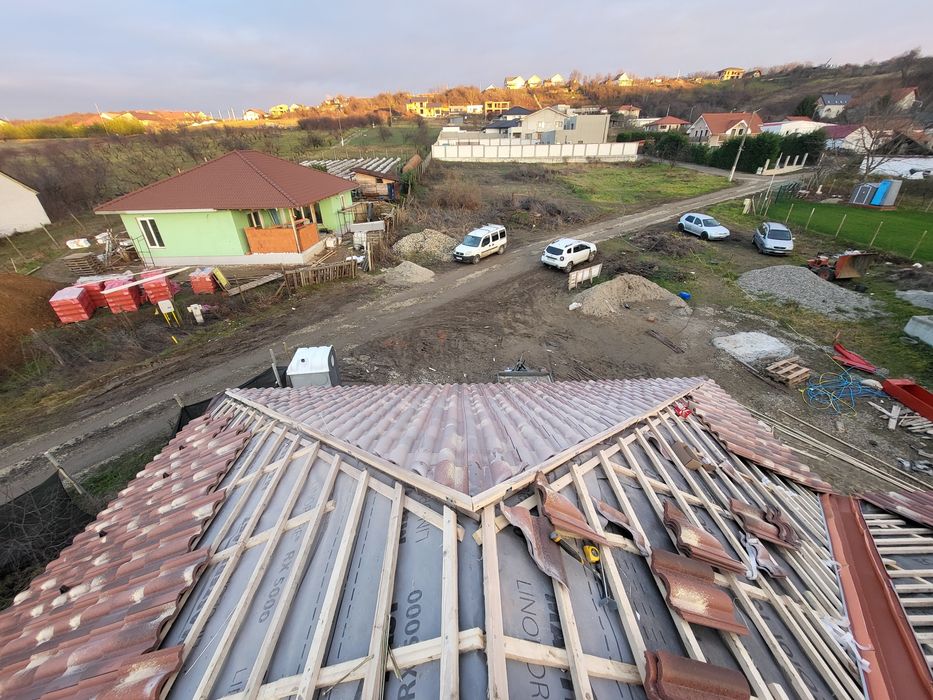 Construim casa la roșu