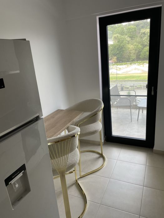 Inchiriez apartament cu 2 camere zona centrala