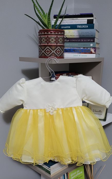 Rochița botez nouă, ivory cu galben, cu pantalonasi
