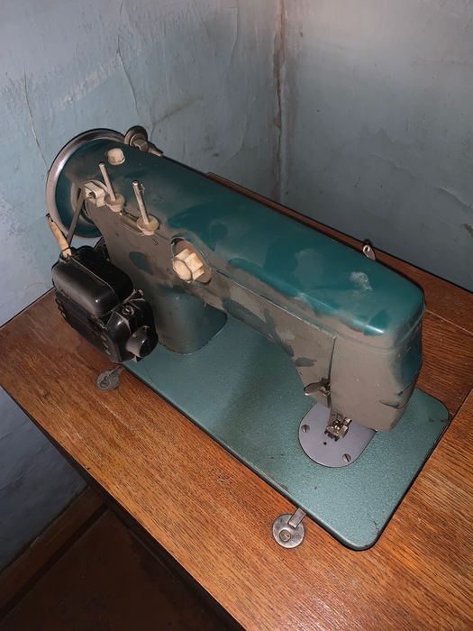 Продается швейная машинка чайка 2