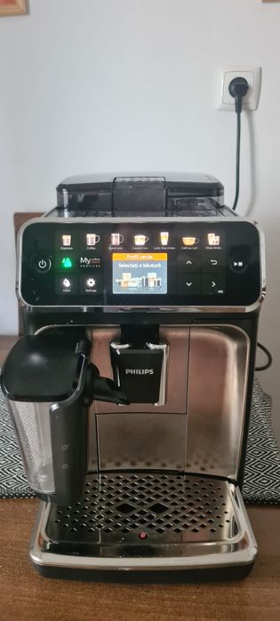 Expresor Philips Latte Go, model 5400, în stare impecabila