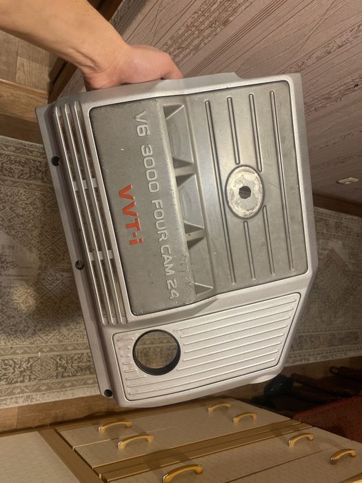 Декоративная крышка двигателья