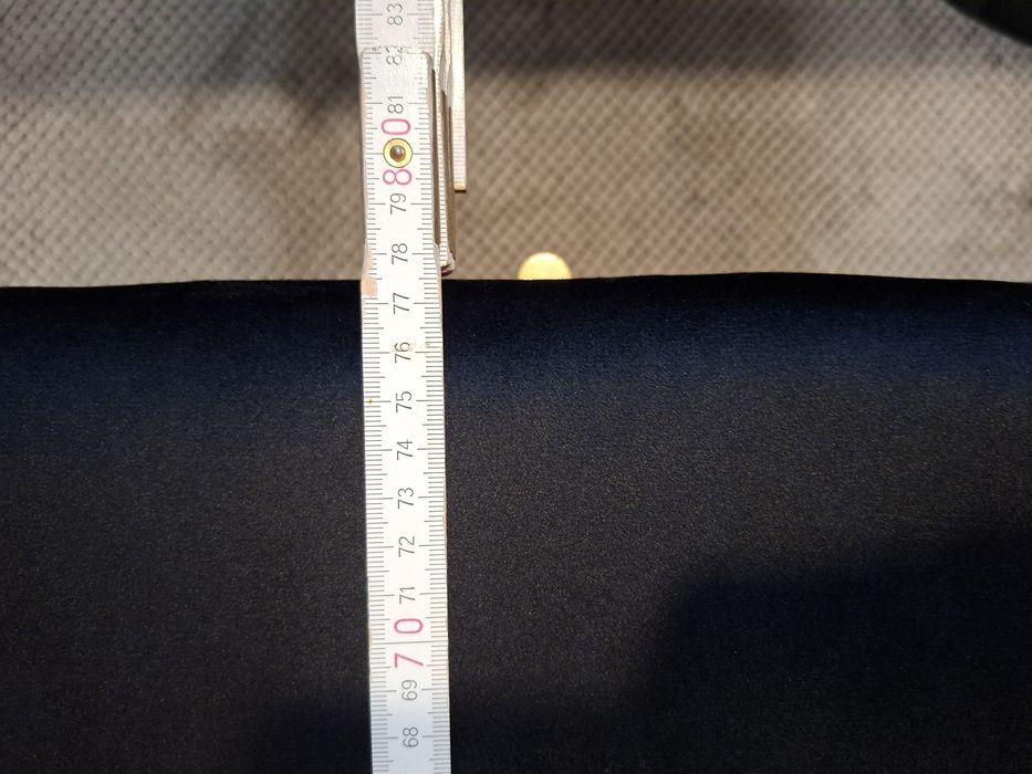 Стилна черна табуретка тип ракла