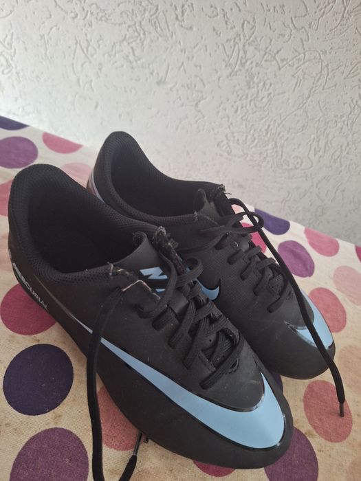 Ghete de fotbal Nike Mercurial marimea 35.5