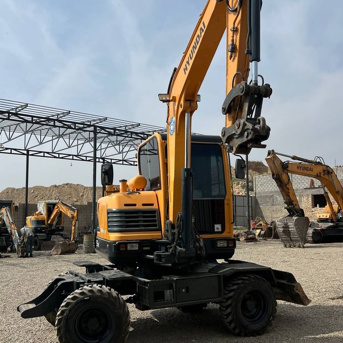 Hyundai w55 
Hyundai 55 w
Yili 2013
Motochas 18500
Narxi. 40