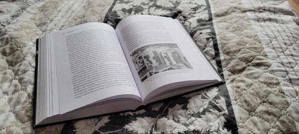 Книга Homo Deus, в отличном состоянии