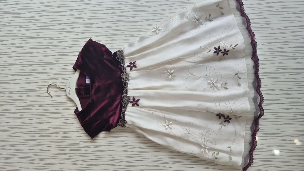 Нарядные платья на девочку 3-4 года, больше фото в карусели