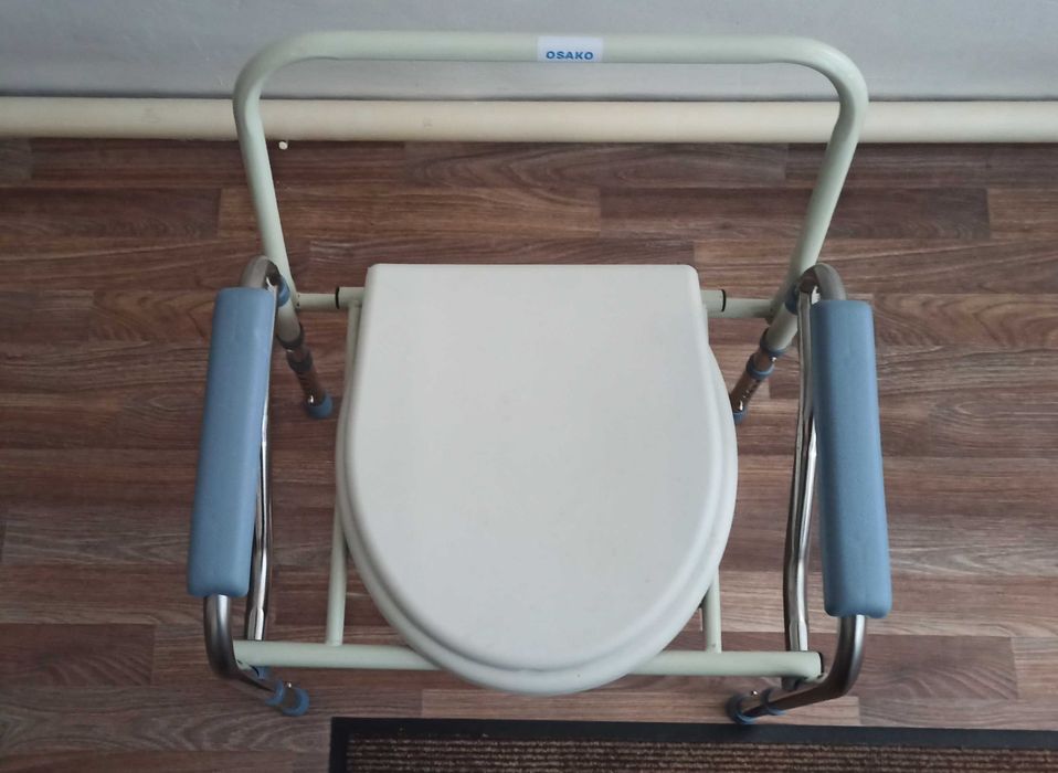 Продам кресло туалет