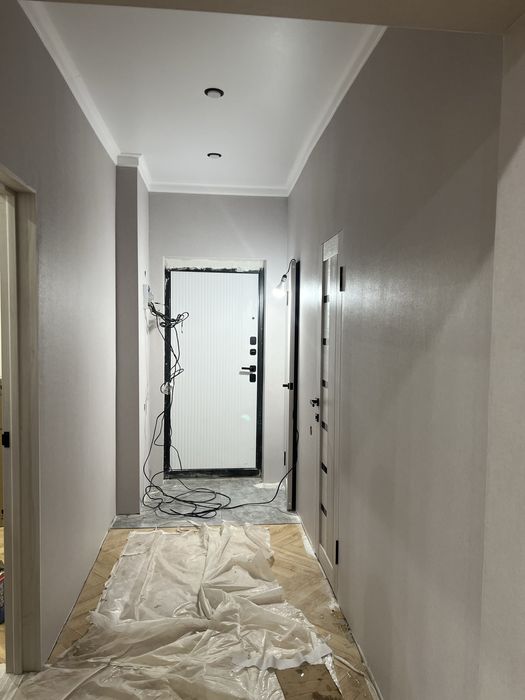 Поклейка обоев,галтелей