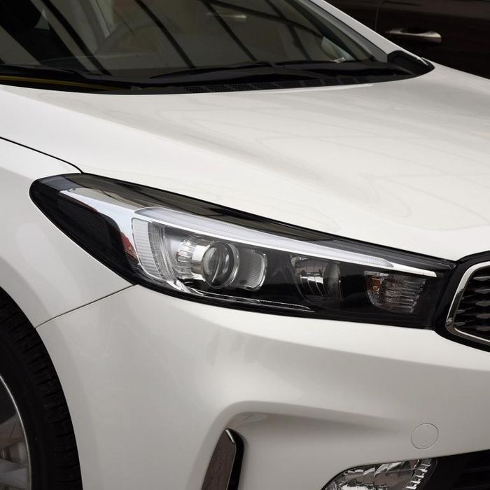 Стекла фар Kia cerato K3