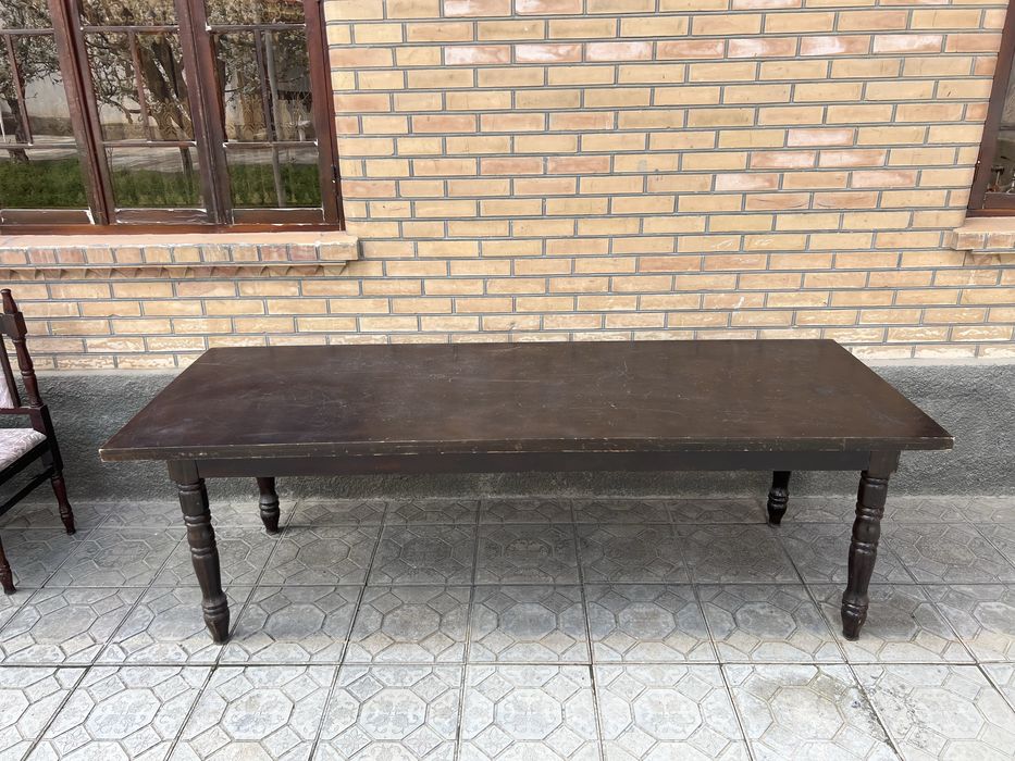 Stol stul 10 kishilik sotiladi