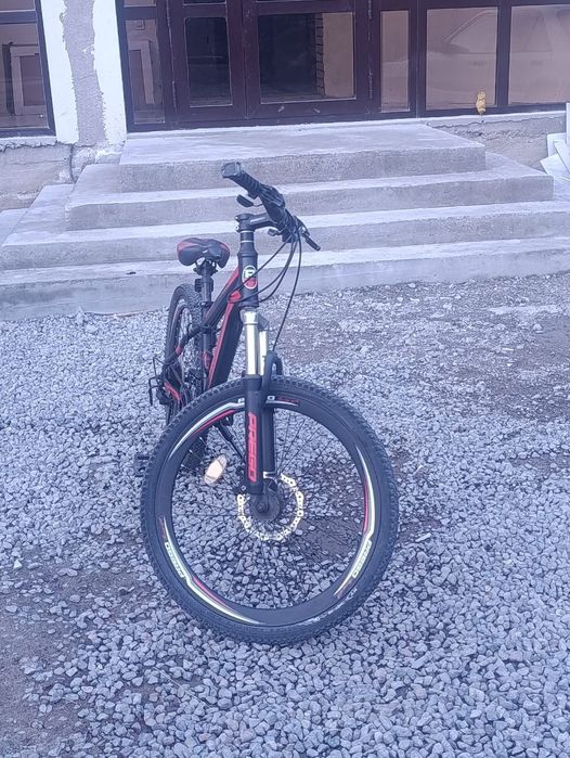 Продам  срочно велосипед ничё ненада делать