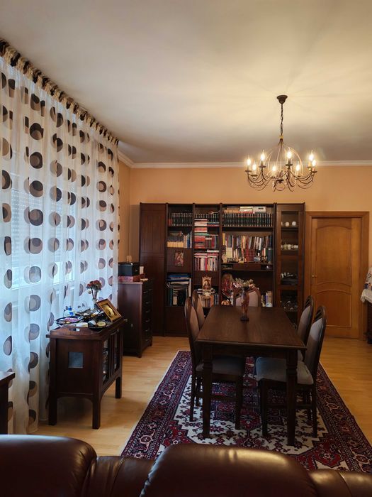 Casa de vanzare cu spatiu comercial P+1, 595000 euro