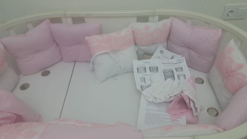 Новый манеж с подушками и матрасиком